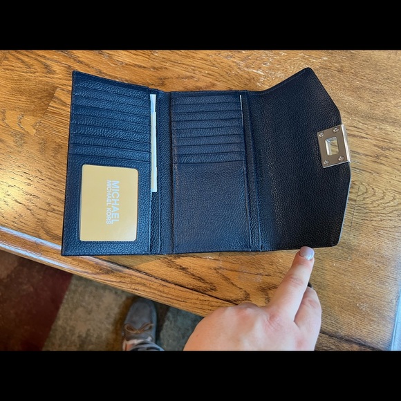 MK Cassie trifold wallet - Picture 3 of 4